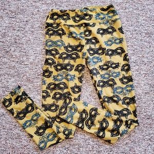 Lularoe leggings.